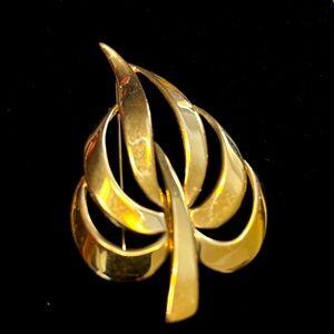 Vintage Napier Gold Tone Brooch